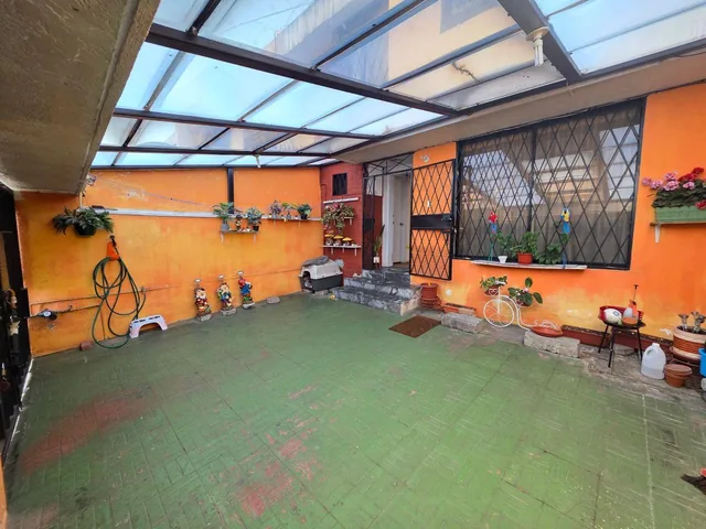 Casa de Venta Al Norte de Quito San Pedro Claver Parque Ingles — imagen 2