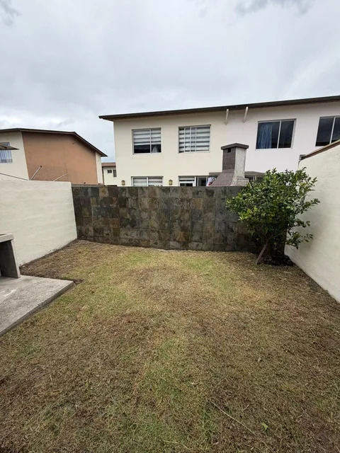 Hermosa Casa de Venta Sector Calderon — imagen 4