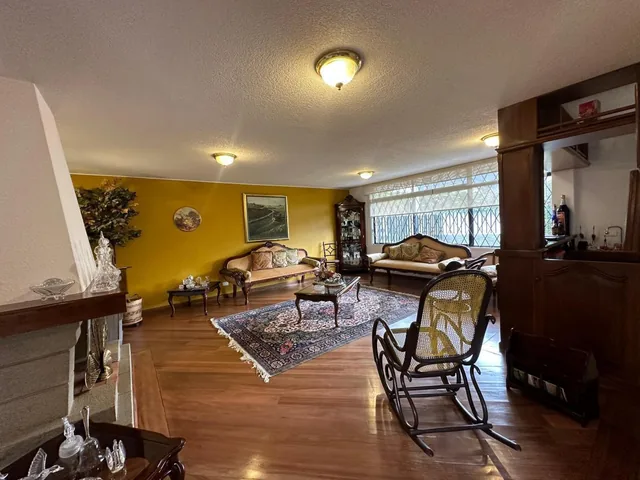 Excelente Casa Rentera Esquinera Tumbaco, 671 Mtrs en Terreno 926 Mtrs, Local, Casa, Ofic — imagen 4