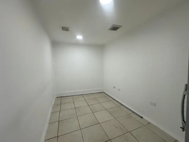 Excelente Oficina en La Av de Los Shyris 60 Mtrs Edificio Moderno — imagen 5