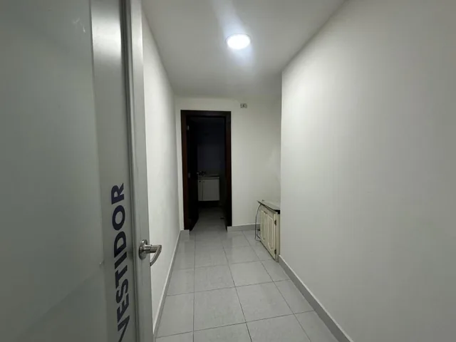 Excelente Oficina en La Av de Los Shyris 60 Mtrs Edificio Moderno — imagen 3