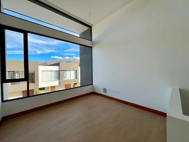 Casa de Venta por Estrenar Sector Tumbaco — imagen 4