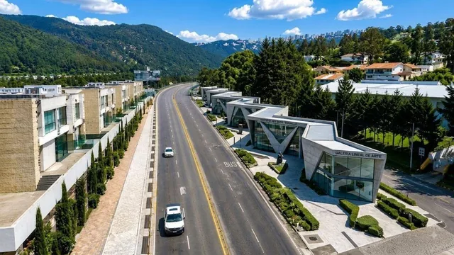 Terreno de 857 m² en Venta en Cumbayá — imagen 4