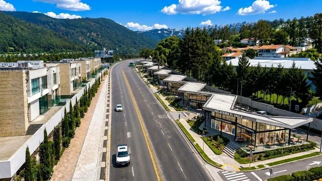 Terreno de 857 m² en Venta en Cumbayá — imagen 3