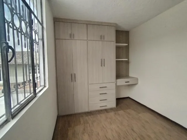 Casa en Venta con Habitación en Planta Baja, Suite y Jardin en La Mitad del Mundo — imagen 4