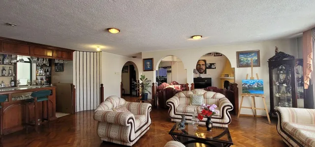 Casa Rentera de Venta en La Vicentina, Quito — imagen 3