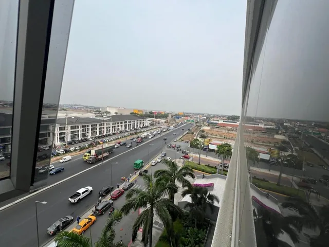 Alquilo Oficina Comercial en Platinum I en Ciudad Millenium, Guayas — imagen 5