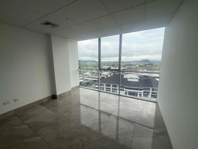 Alquilo Oficina Comercial en Platinum I en Ciudad Millenium, Guayas — imagen 4