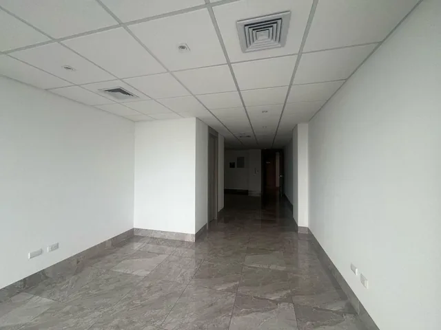 Alquilo Oficina Comercial en Platinum I en Ciudad Millenium, Guayas — imagen 3