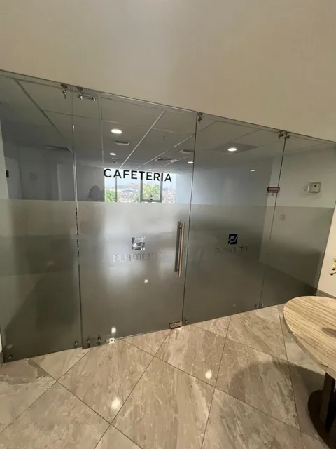 Alquilo Oficina Comercial en Platinum I en Ciudad Millenium, Guayas — imagen 2