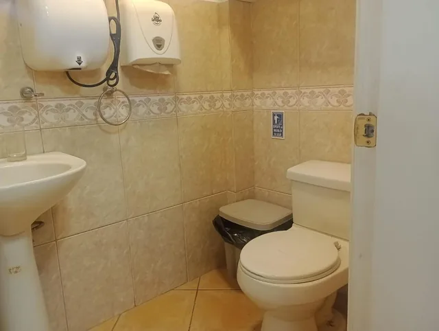 Venta Oficina Av 10 Agosto a Pocos Pasos de La Colón — imagen 4