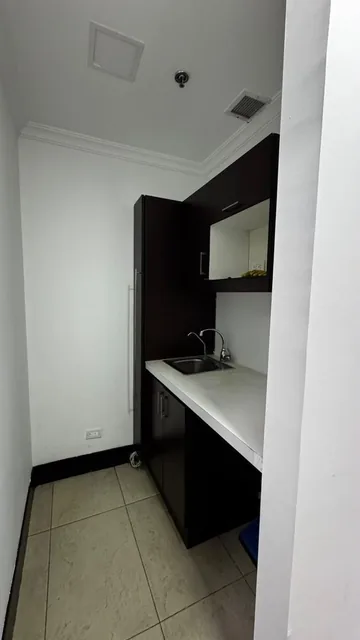 Oficina en Renta y Venta Centro Norte, Piso Alto con Vista San Iganacio y 12 de Octubre. Provincia de Pichincha — imagen 3