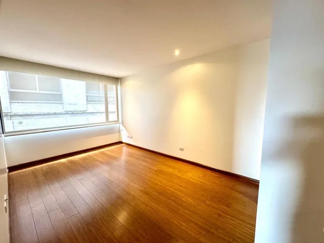 Departamento de Venta en El Sector de La Gonzalez Suarez — imagen 2