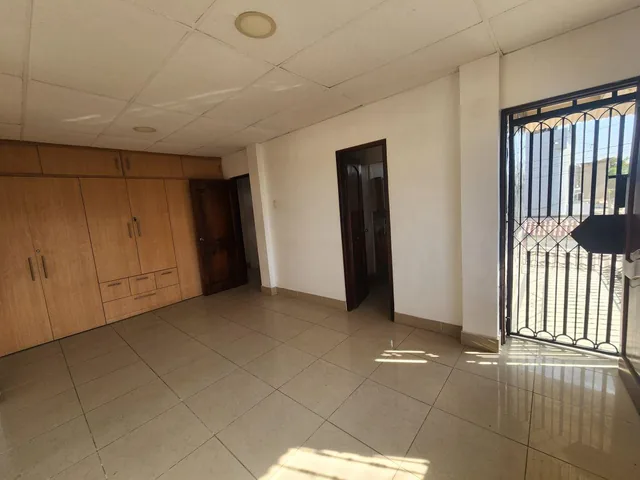 Vendo Guayacanes Dos Plantas Amplio Garaje Acepto Biess, Guayas — imagen 3