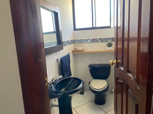 Casa de Venta 4 Dorm. Sector El Portal Shoping — imagen 3
