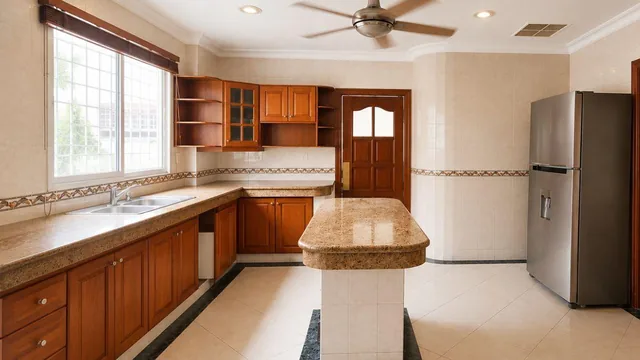 Casa Exclusiva en Venta en Torres del Sol | Km 3.5 Vía a Samborondón | Ascensor | $410.000, Guayas — imagen 3