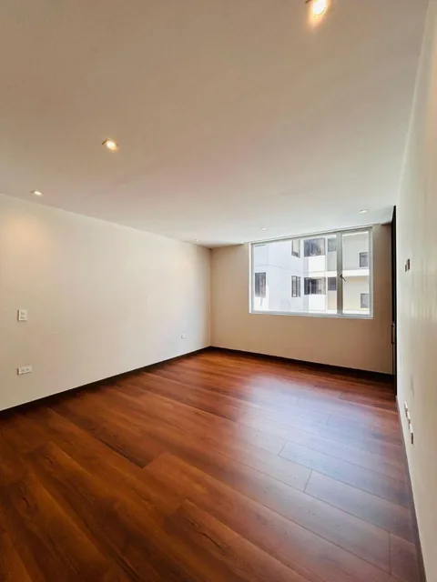 Departamento de 170 m² con 3 Habitaciones en Venta en Quito Tenis — imagen 2