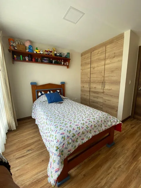 Casa en Venta con Patio Hermosa Tres Dorm. - Sector Conocoto — imagen 5