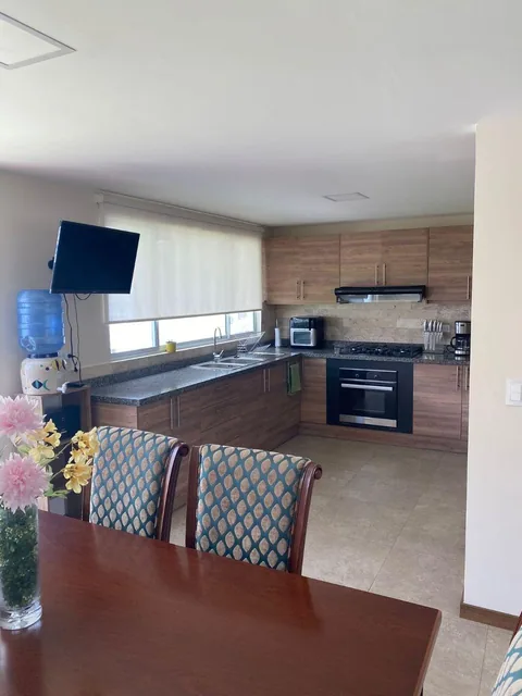 Casa en Venta con Patio Hermosa Tres Dorm. - Sector Conocoto — imagen 4