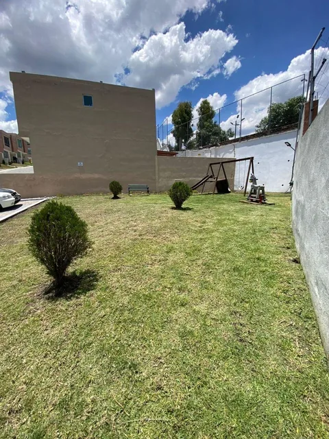 Casa en Venta con Patio Hermosa Tres Dorm. - Sector Conocoto — imagen 3