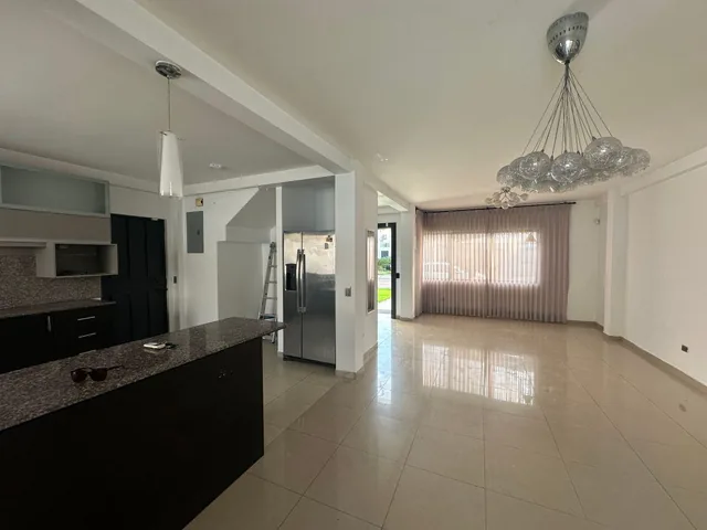 Venta de Casa en Ciudad Celeste Etapa La Península/samborondon, Guayas — imagen 2