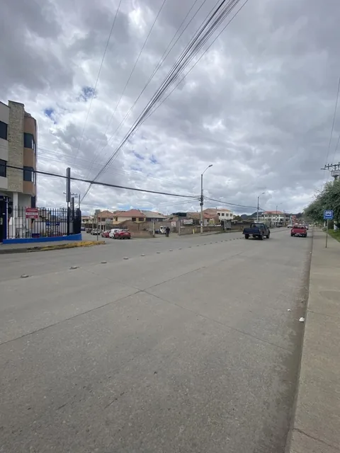 Terreno en Venta Comercial y Residencial 1.092 m² a 50 m del Colegio Borja Cuenca Ec. Azuay — imagen 2