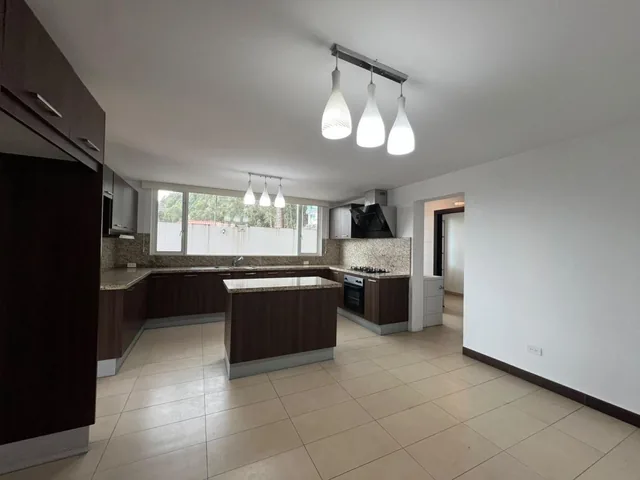 Departamento de 230 m² con Espectacular Terraza en Urb. El Condado — imagen 5