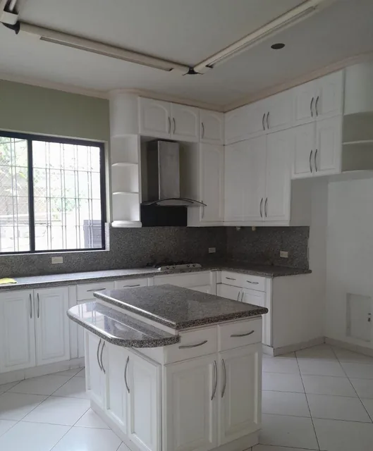 13. - Venta de Espectacular Casa en Urb. Los Olivos - Ceibos, Guayas — imagen 4