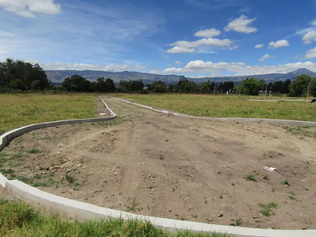 Se Vende Lote de 200 m en El Sector de La Salle, en Conocoto — imagen 3