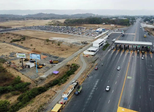 Terreno en Vía a La Costa Al Pie del Carretero, Peaje, Reténcion de Vehícular y Parque Lago Chongon, Guayas — imagen 3