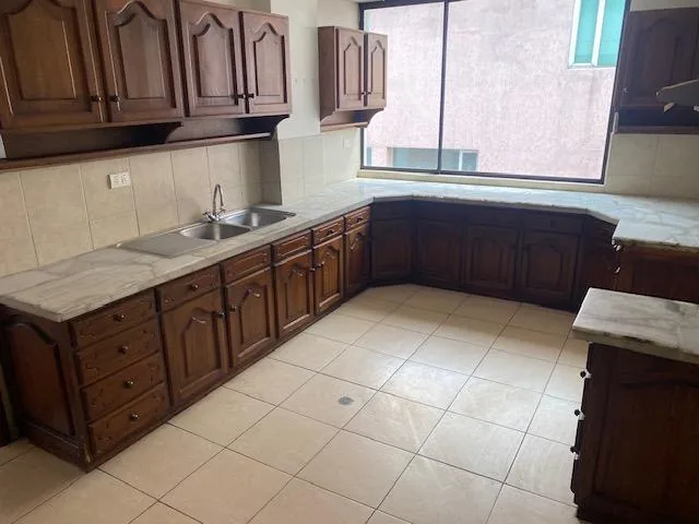 En Quito Tenis Venta Propiedad Terreno o Vivienda Unifamiliar 4 Deptos. y Casa Amplia Calle Feijóo — imagen 4