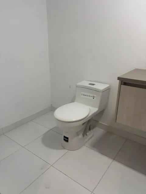 Vendo Local Comercia en La Av La Coruña — imagen 4