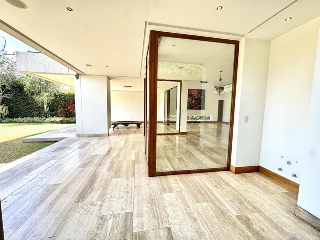 Cumbaya - Sector La Viña Casa en Venta 560 m² Construccion y 300 m² Jardin — imagen 2