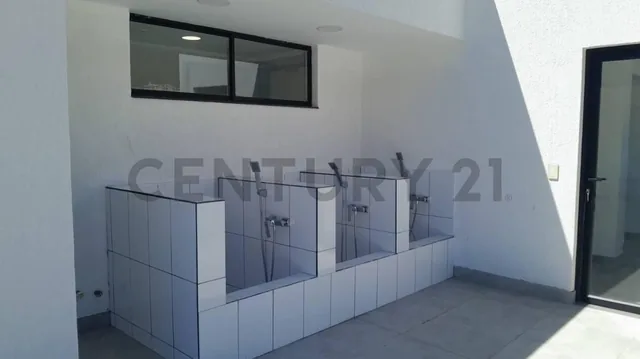 De Venta en La Gasca Local Comercial a Pocos Pasos de La Av Principal — imagen 2