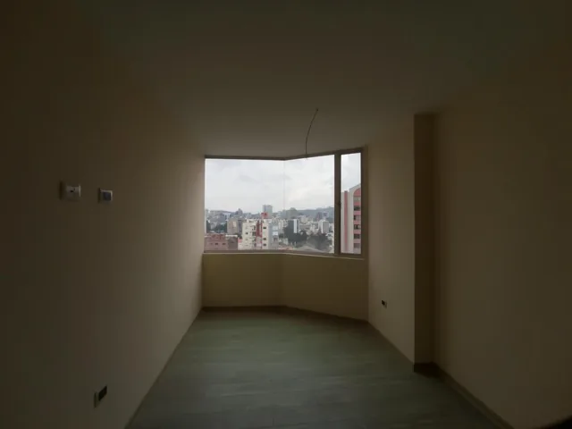 Departamento 3 Habitaciones Ubicado en La Av 10 de Agosto y Eloy Alfaro — imagen 3