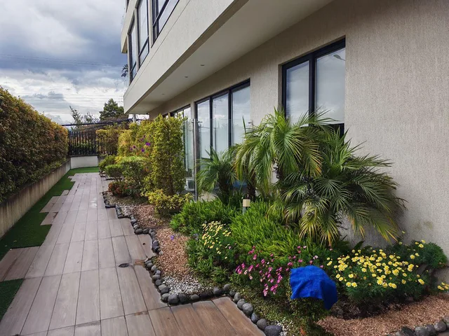 Altos de Monteserrin Lindo Penthouse Moderno, Edf Pequeño, 160 m Luminoso Dos Balcones $195.000, Oo — imagen 3