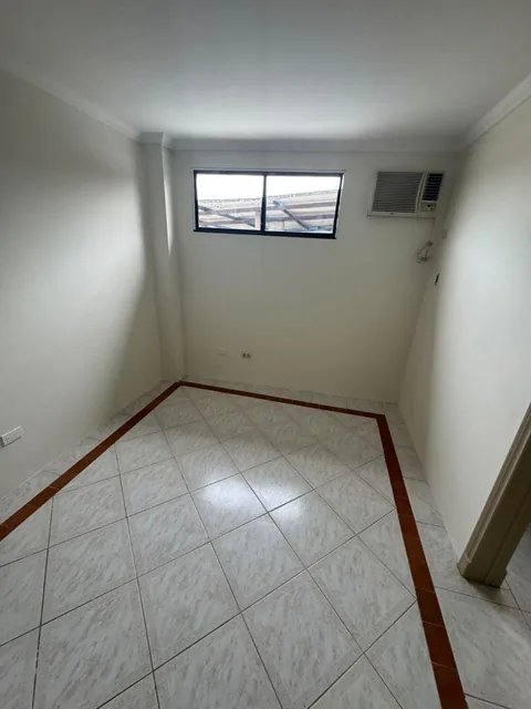 Amplio Departamento Zona Cerrada con Garaje, Kennedy Nueva/ Venta, Guayas — imagen 3