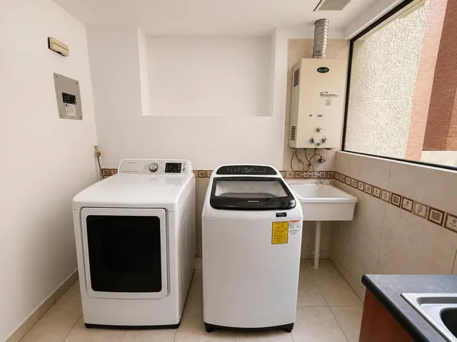 El Inca. Estupendo Departamento 2 Dorm., Frente a Colegio de America en Venta — imagen 3