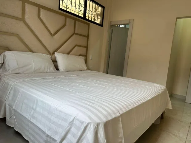 Casa Remodelada Lista Para Habitar en Los Ceibos Sector Tradicional - A. Blum, Guayas — imagen 2