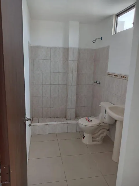 Casa en Venta en Urb. Cataluña – Vía Samborondón–salitre, 3 Dorm. (Wy), Guayas — imagen 4