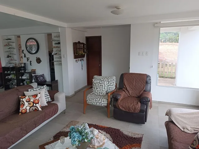 Casa con 1000 m² de Terreno y 4 Dorm. en Venta en Sur de Riobamba, Chimborazo — imagen 5