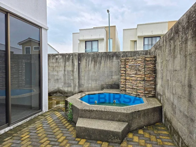 Casa Esquinera en Venta, 3 Dorm. y Jacuzzi - Urbanización Mallorca Village, Guayas — imagen 3