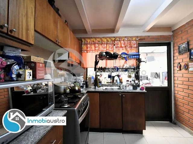 Miravalle, Venta de Casa con Amplio Patio, Azuay — imagen 3
