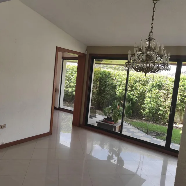 Cumbayá, Av pampite, Usfq, Oportunidad Constructores, Inversores, Casa en Venta en Urbanización — imagen 2
