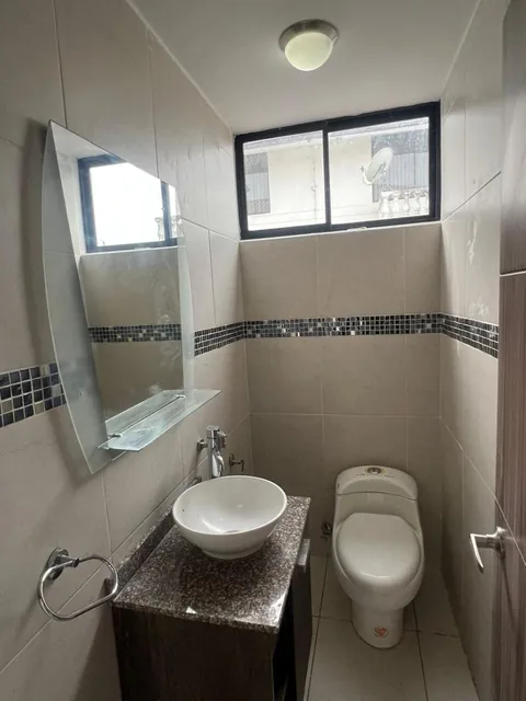 H/ Valle de Los Chillos, Casa de 4 Dorm. y Jardin en Venta. 180.000 Usd — imagen 5