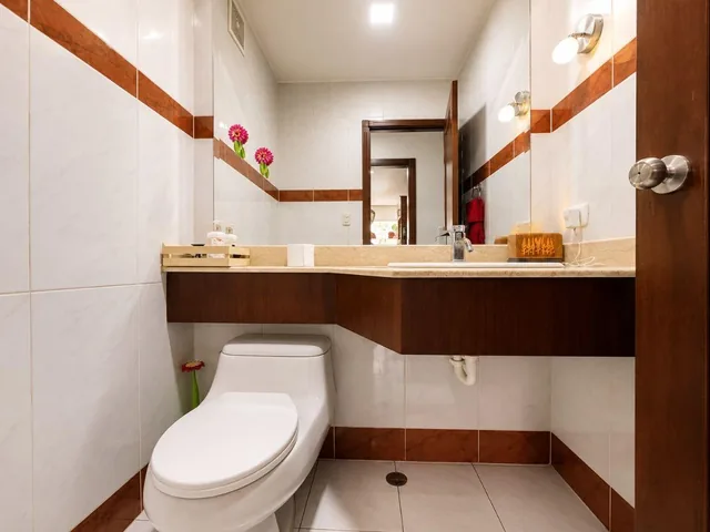 En Venta Departamento Dos Dorm. Mas Estudio 108 m² - Quito Tenis — imagen 2