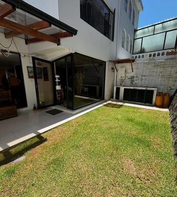 Se Vende Casa en El Sector de Itchimbia. Espectacular Vista. Calle Valparaiso — imagen 2