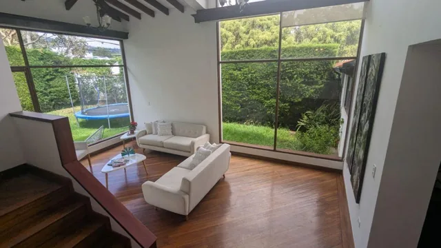 Casa 4 Dorm. de Venta en Cumbaya Sector El Reservorio — imagen 2