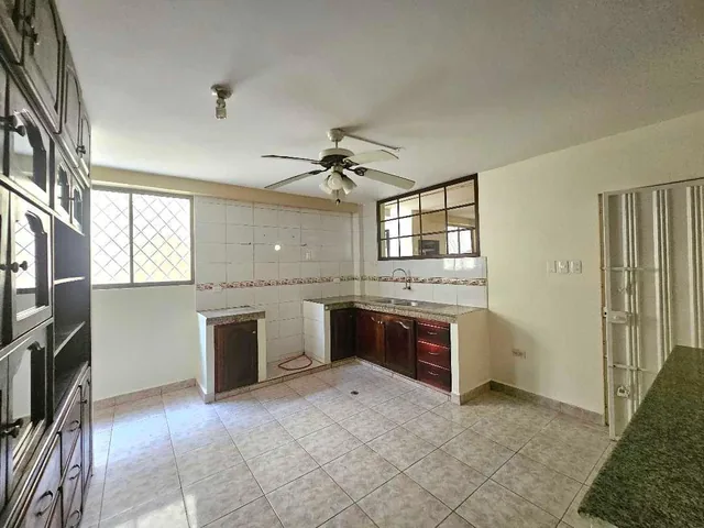 Vendo Casa Urb. La Campiña, Una Panta, con Piscina, Manabí — imagen 2