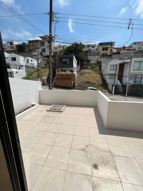 Vendo Linda Casa Remodelada en Ceibos Norte, a Desnivel, 4 Dorm., Terraza, Guayas — imagen 3